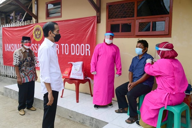 Presiden Tinjau Program...