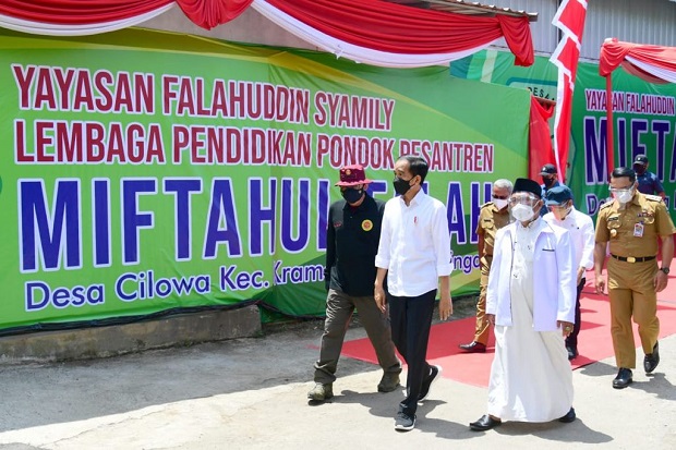 Di Depan Para Santri,...