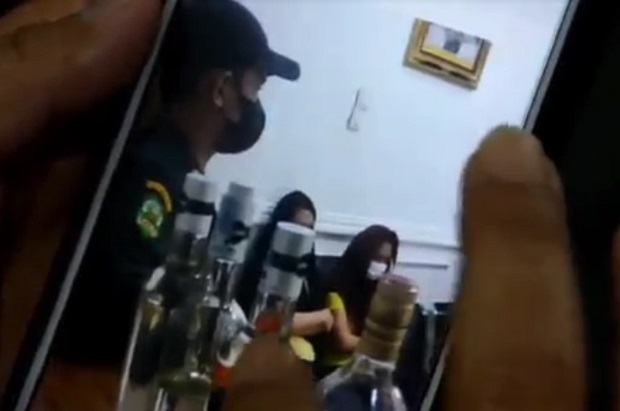7 Wanita Seksi di Banda...