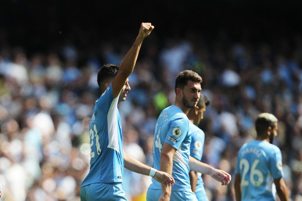 Man City Agresif di...