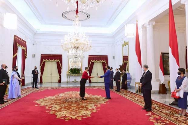 Jokowi Terima Surat...