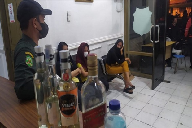 7 Wanita Cantik yang...