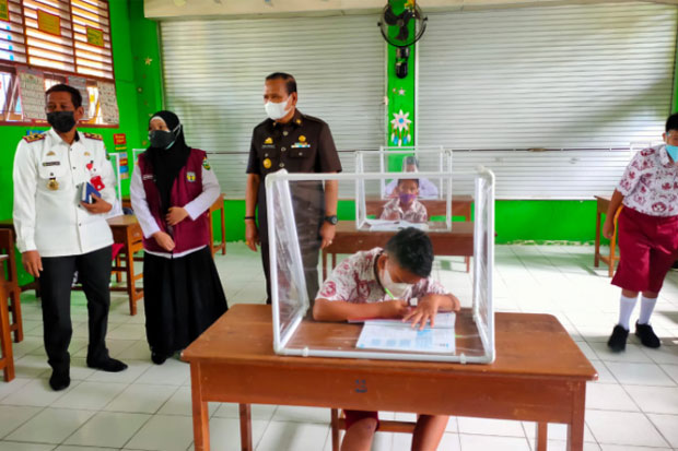 Bupati Luwu Pantau Uji...