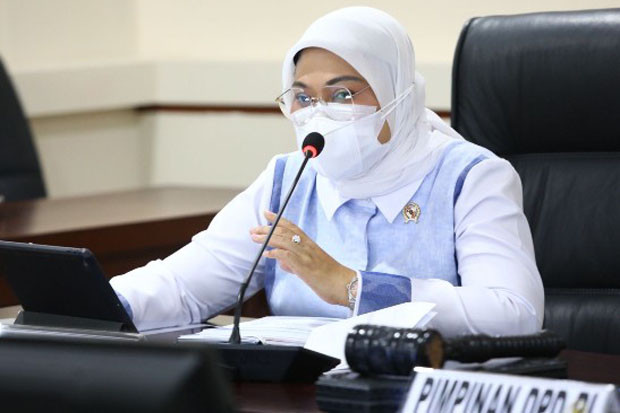 Kepada Senator, Menaker...