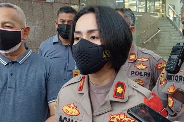 Kepulan Asap Hitam di...