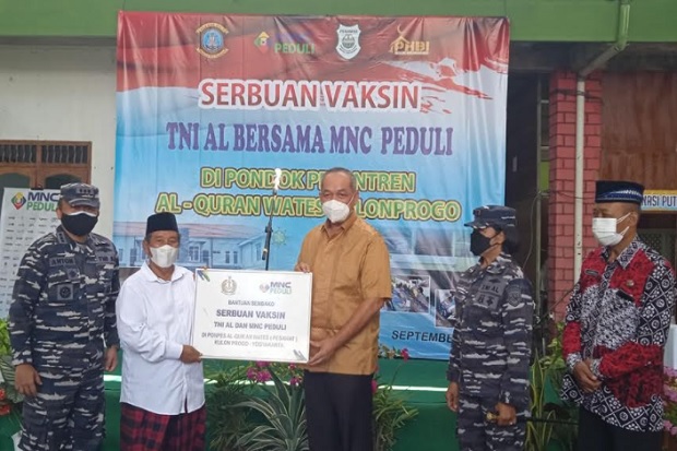 MNC Peduli Serahkan...