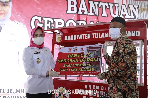 Penyerahan Bantuan Langsung...