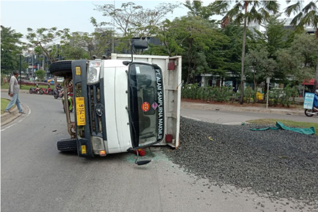 Mobil Pikap Pembawa...