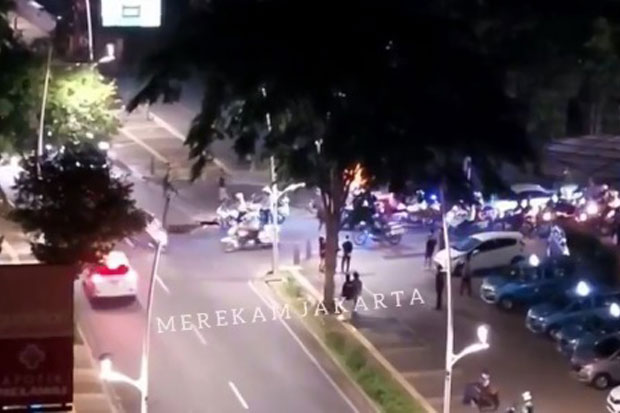 Patroli PPKM di Kemang,...