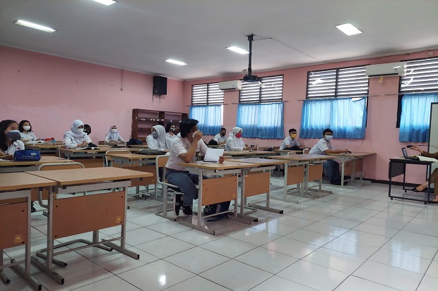 PTM Hari Pertama di...