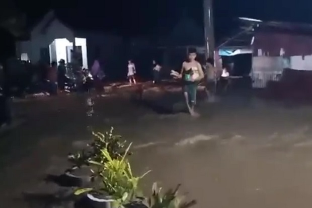 Banjir Bandang Terjang...