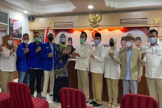 Desy Ratnasari dan Taufik...
