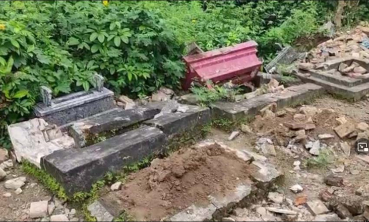 Ngeri! Puluhan Makam...