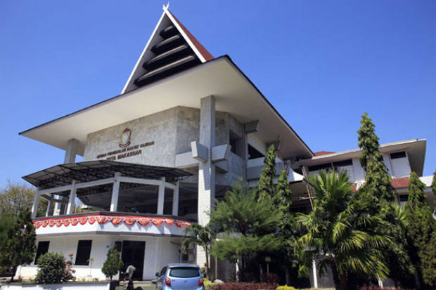 Sekretariat DPRD Masih...