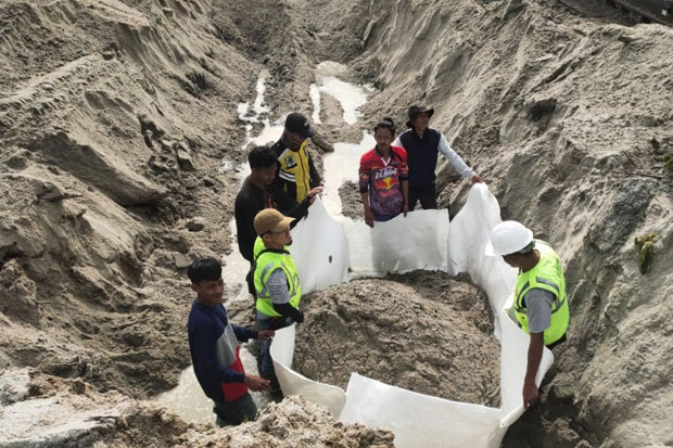 Atasi Banjir, Tanggul...