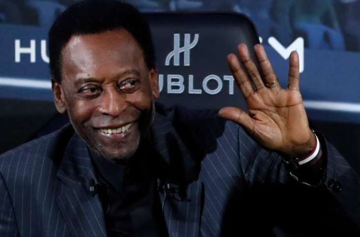 Pele Dikabarkan Pingsan,...