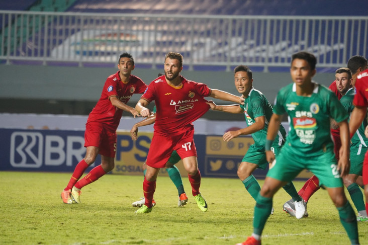 Persija Imbang Saat...