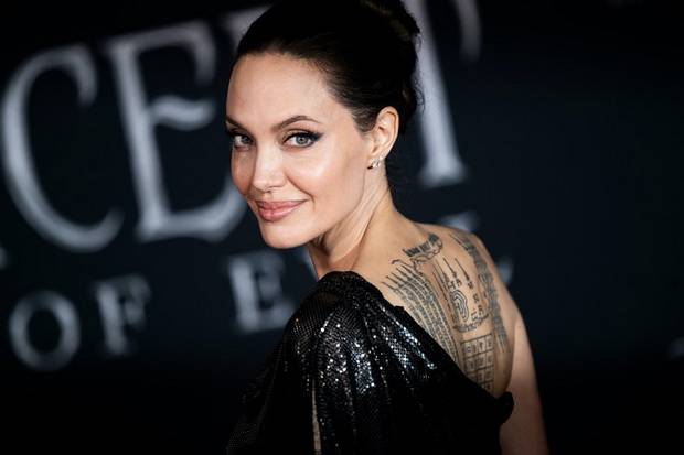 Angelina Jolie Tolak...