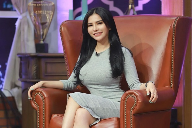 Maria Vania Bagikan...