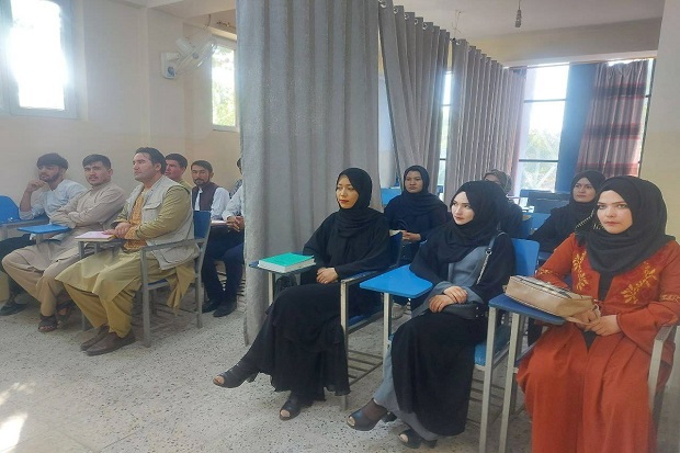 Taliban Berkuasa, Kuliah...