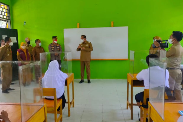 Tinjau PTM, Bupati Luwu...
