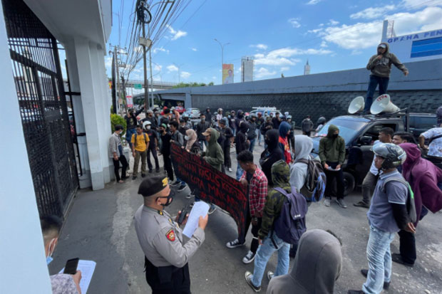 Kejati Diminta Tetapkan...