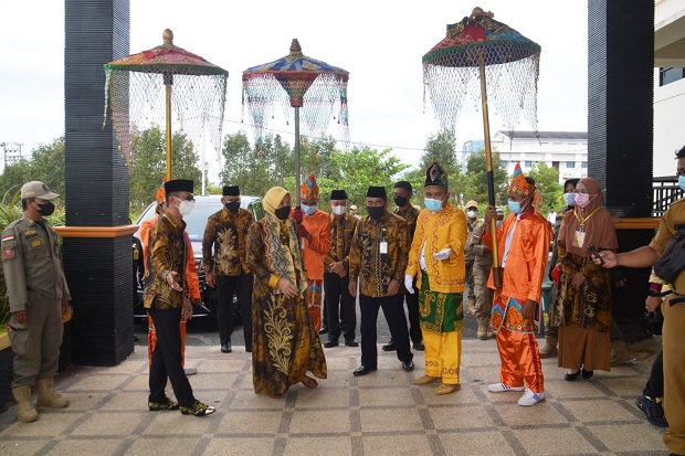 Kembangkan Seni Islami,...