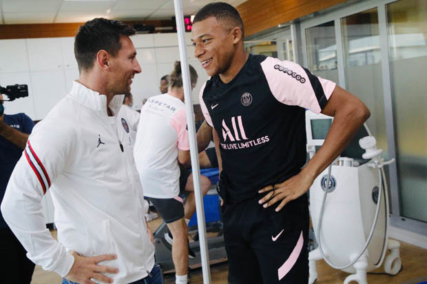 Relakah Mbappe Melayani...