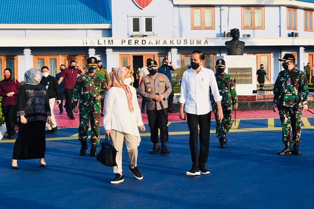 Jokowi Didampingi Iriana...