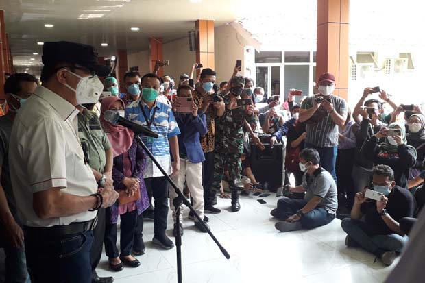 Yasonna Berikan Santunan...