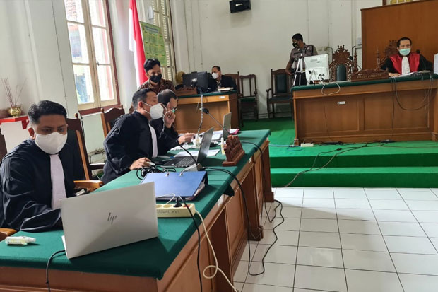 Soal Skenario Suap,...