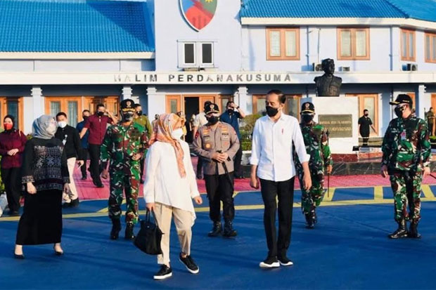 Jokowi Tinjau Proses...