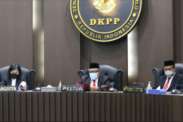 Diberhentikan DKPP,...