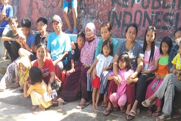 Kapal Terbakar di Maluku...