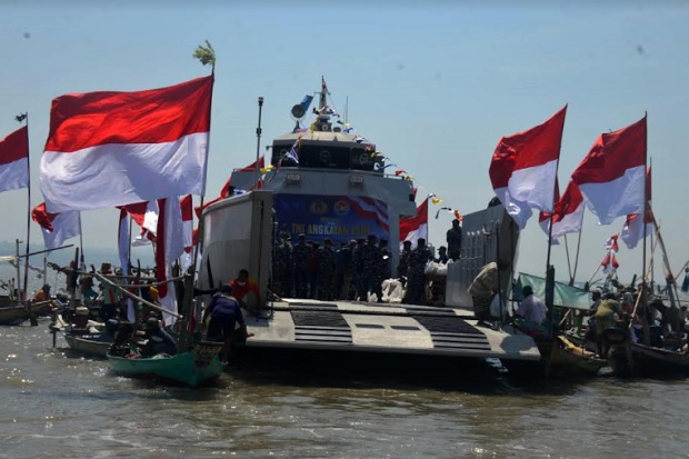 Ratusan Nelayan Serbu...