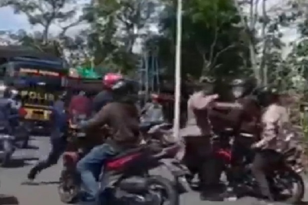 Viral! Polisi Pukul...
