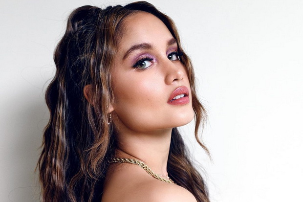 Cinta Laura Sebut Single...