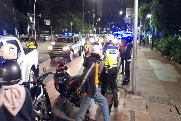 Polisi Pertimbangkan...
