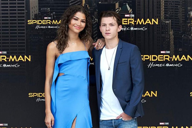 Tom Holland Goda Zendaya...