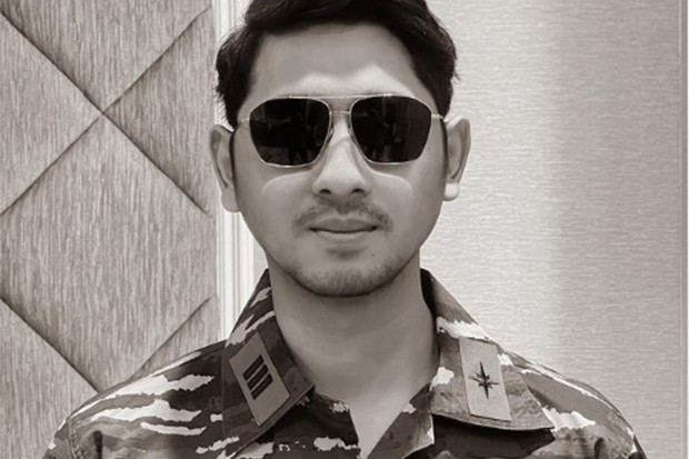 Arya Saloka Pakai Baju...