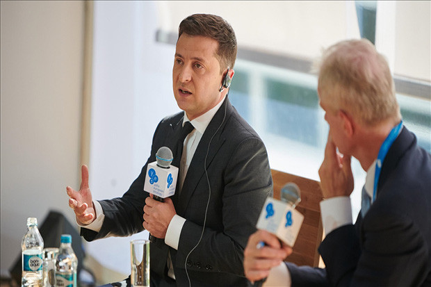 Presiden Zelensky: Menolak...