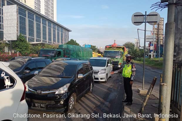 Terjadi Antrean Kendaraan...