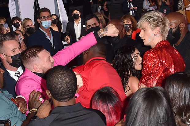 Machine Gun Kelly Ribut...