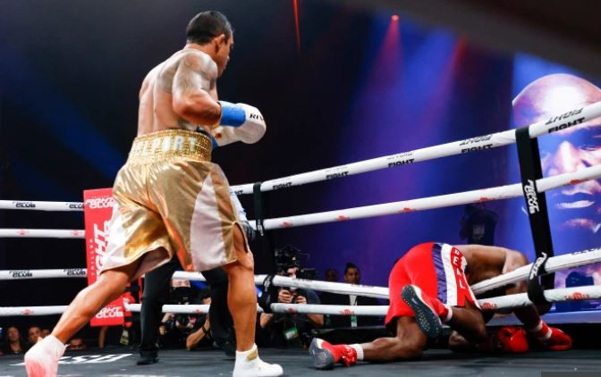 Holyfield Kalah TKO...