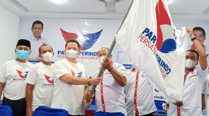 Terima SK Kepengurusan,...