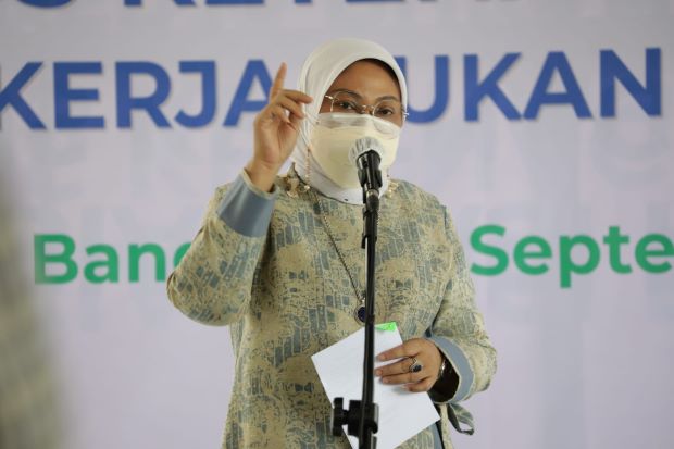 Menaker Ida Ajak Pekerja...