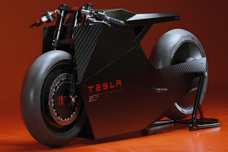 Goda Tesla, Desainer...