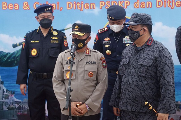Lawan Penyeludupan Narkoba,...