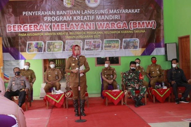 Bupati Winarti Serahkan...