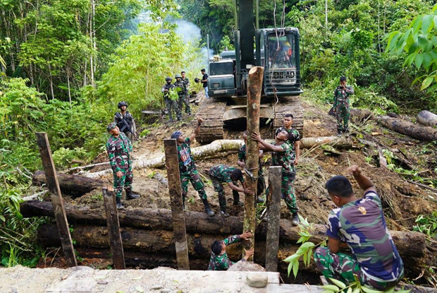 TNI-Polri Bangun Kembali...